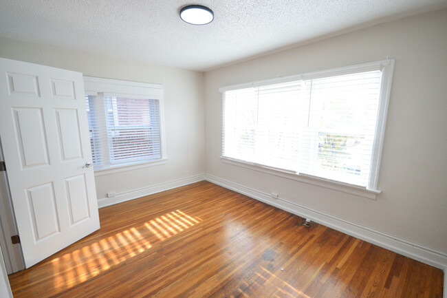 Building Photo - 720 W 38th St