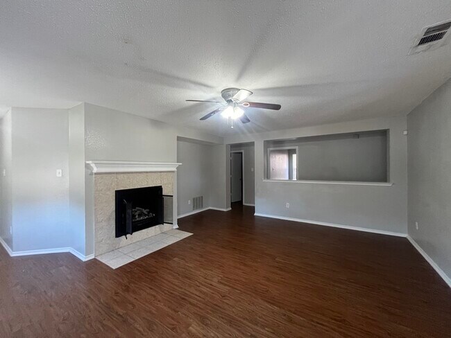 Building Photo - This beautiful Corner lot home ! 4 bedroom 2 bath in Mansfield ISD