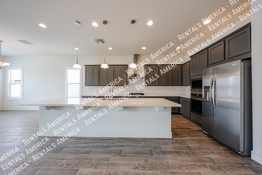 Building Photo - 274 S 164th Dr