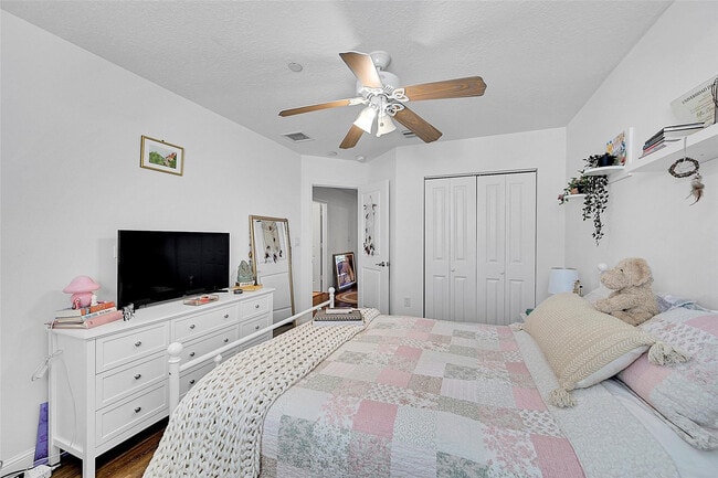 Building Photo - 1614 NE 9th St