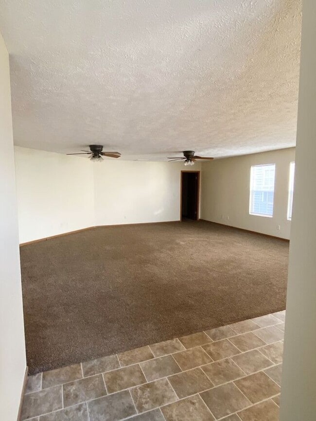 Building Photo - Collett Meadows - Large open floor plan, 4 bedroom Home with 2 baths - PETS WELCOME!