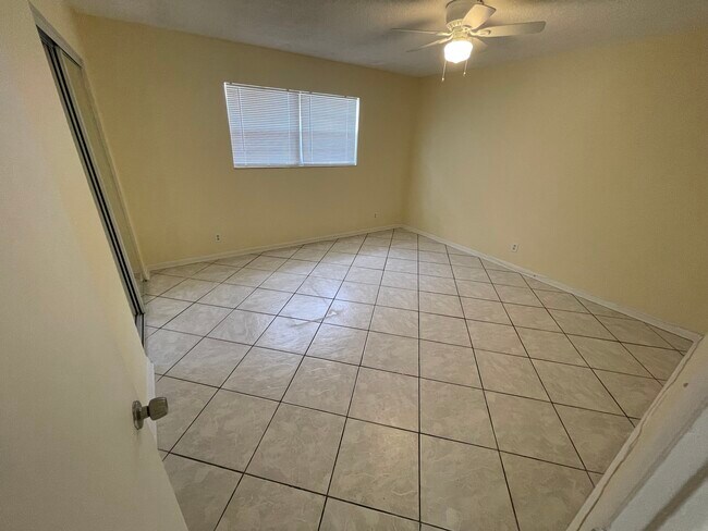 Building Photo - 333 Perry Ave