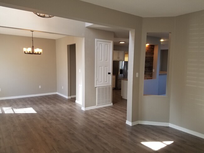 Building Photo - 852 Terrace Ct