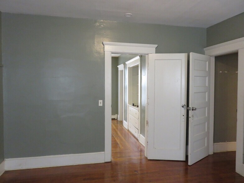 Building Photo - 379 Winthrop Ave