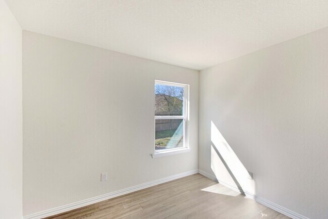 Building Photo - 26035 Stillbrook Ln