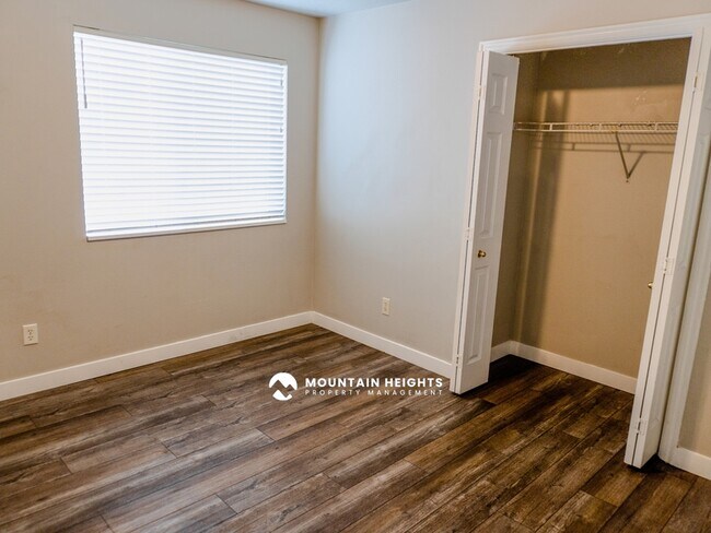 Building Photo - 26 W 7500 S