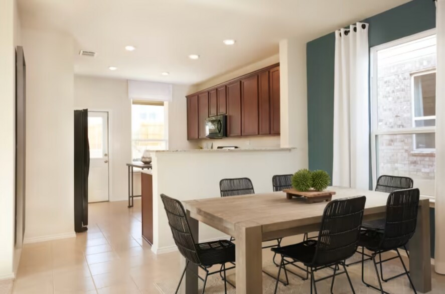 Building Photo - 10314 Gibbons Creek