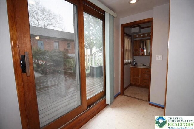 Building Photo - 513 Cattell St