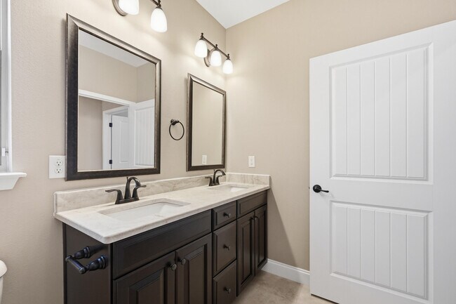 Building Photo - 2348 Cummings Dr