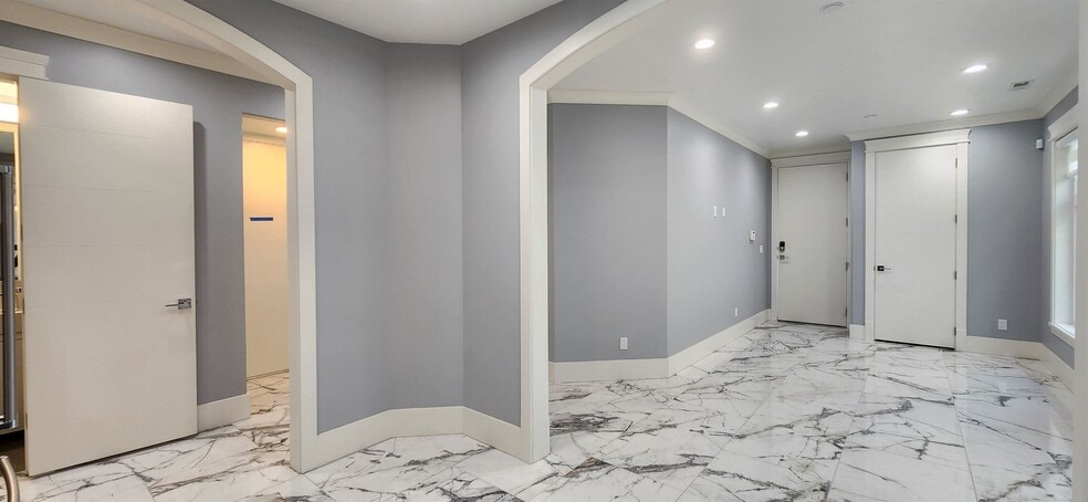 Building Photo - 1133 N 33rd Pl