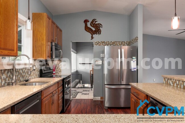 Building Photo - 7425 Hickory Ln