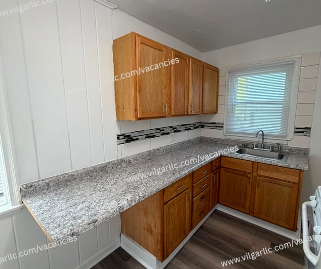 Building Photo - Newly Renovated 3- Bedrooms,  1-Bathroom Home