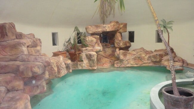 Building Photo - Large Underground House with indoor pool n...