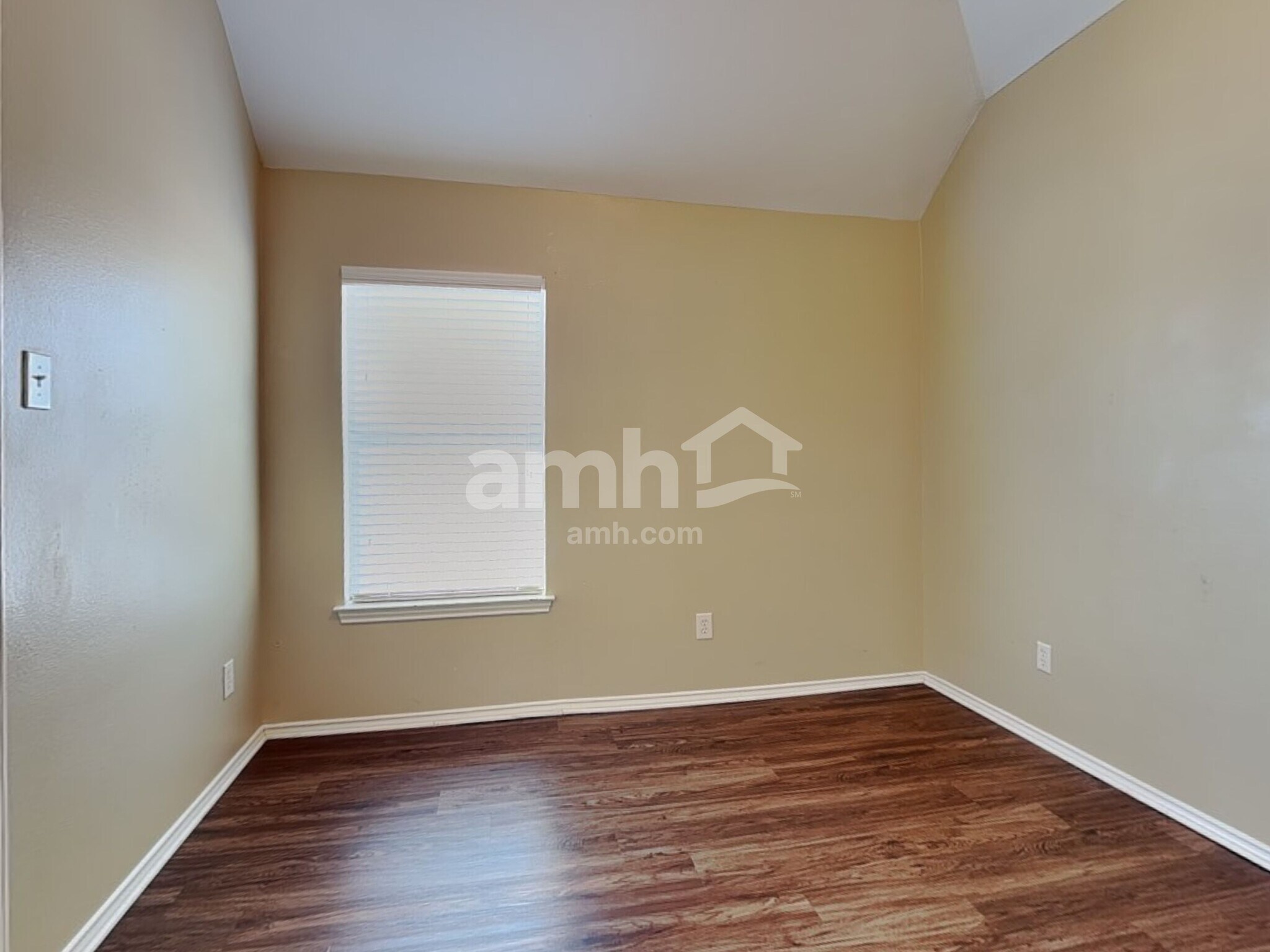 Building Photo - 2718 Lakecrest Way Dr