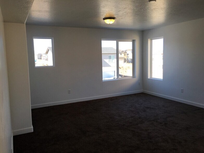 Building Photo - 5347 Fallowfield Ln
