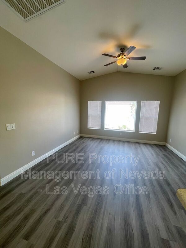 Building Photo - 3047 Errol Flynn St