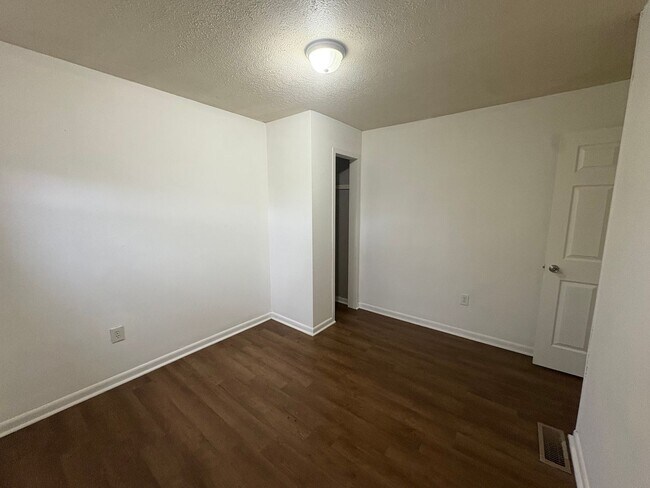 Building Photo - 920 Avery Dr