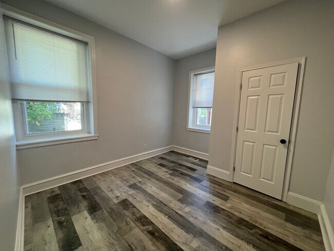 Building Photo - 4129 W Girard Ave