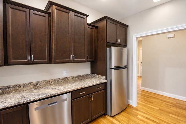 Building Photo - 1566 Lake Villa Cir