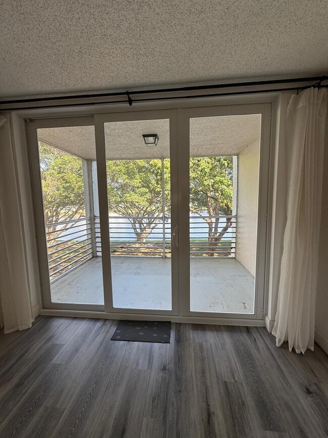 Building Photo - 9430 Poinciana Pl