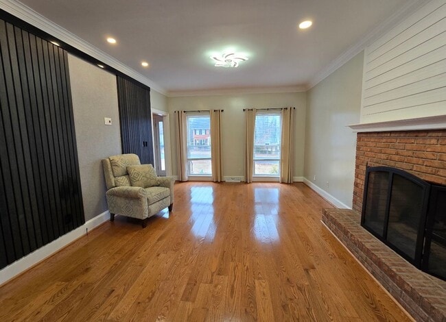 Building Photo - 117 E Clinton Dr SW