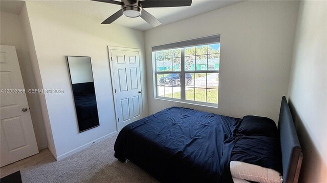 Building Photo - 2402 SE Gillette Ave