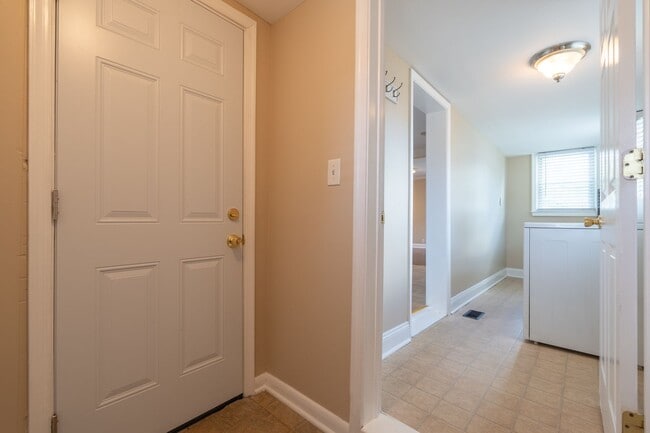 Building Photo - BEAUTIFUL 3 Bedroom Home in Little Creek!