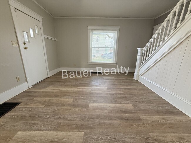 Building Photo - 3 Bedroom single family home