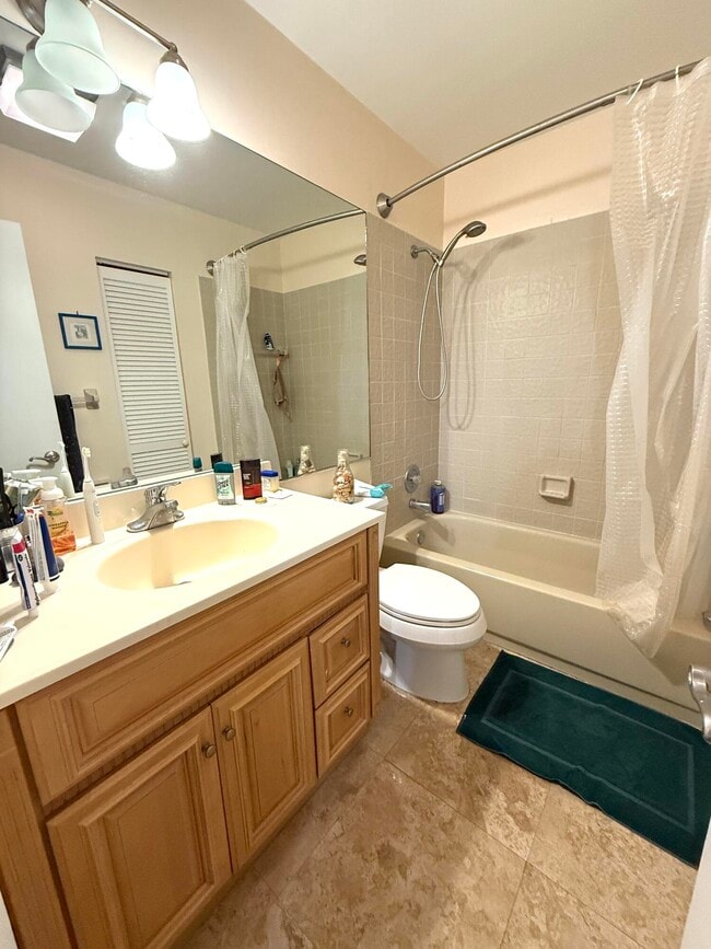 Building Photo - 450 NE 42nd St