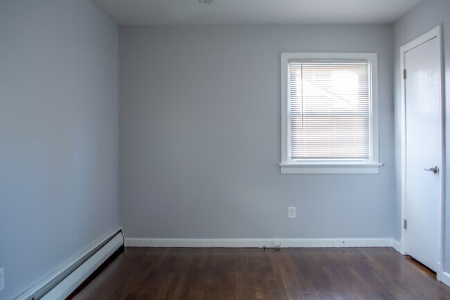 Building Photo - 409 Seabury Ave