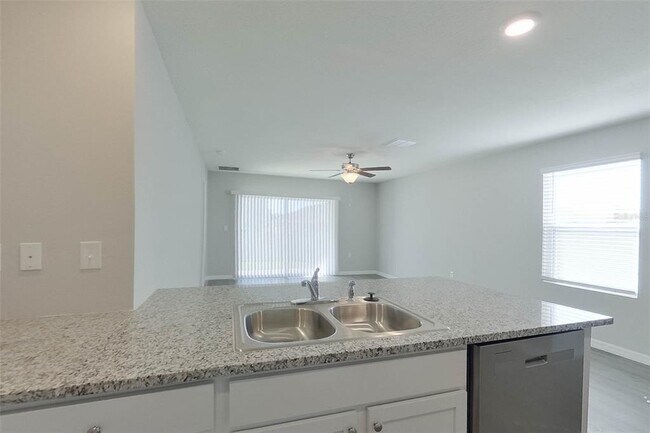 Building Photo - 8611 SW 44th Ct