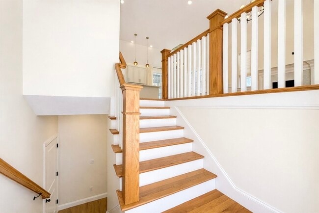 Building Photo - 261 Main St