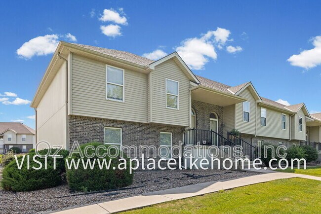 Building Photo - 8626 N Cleveland Ln