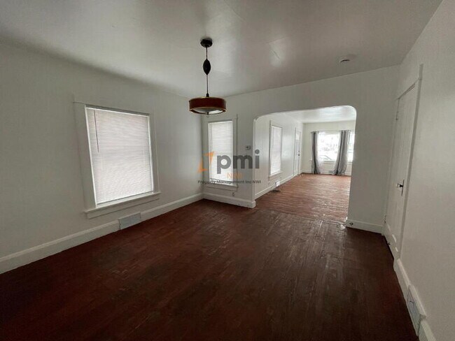 Building Photo - 807 Rose St