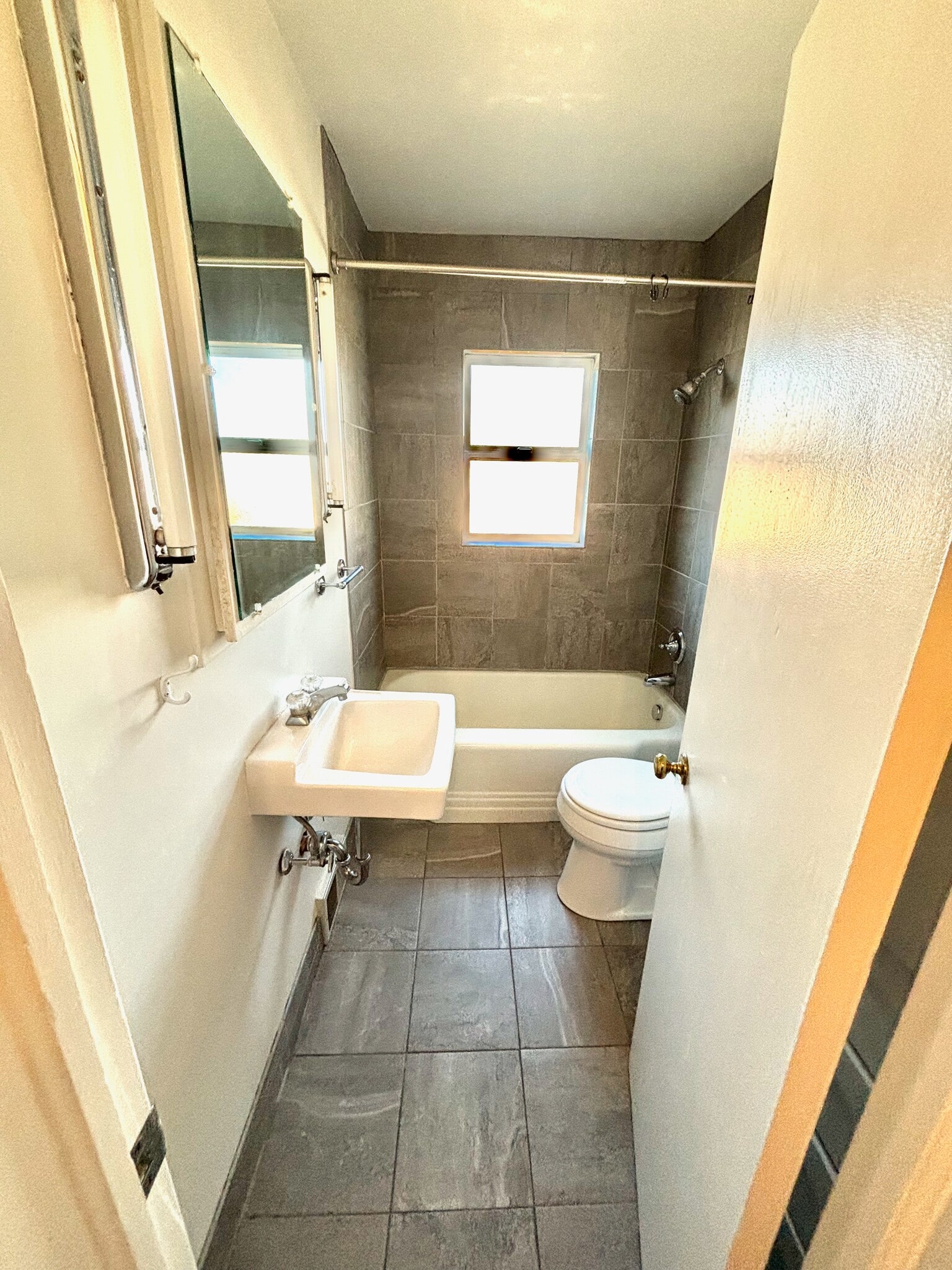 Building Photo - 522 S 10th Ave