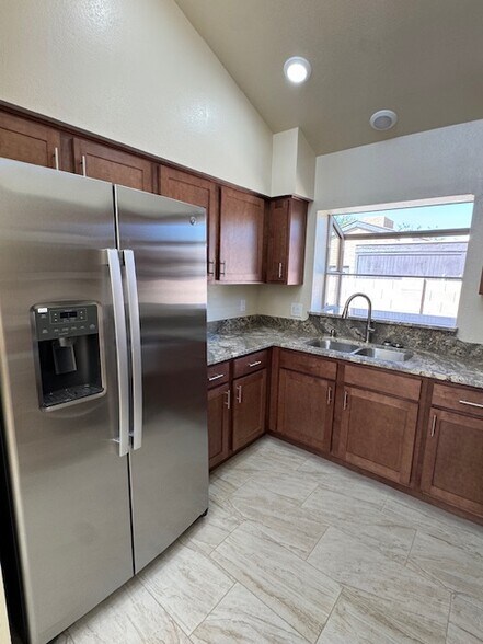 Kitchen - 709 Pampas Pl