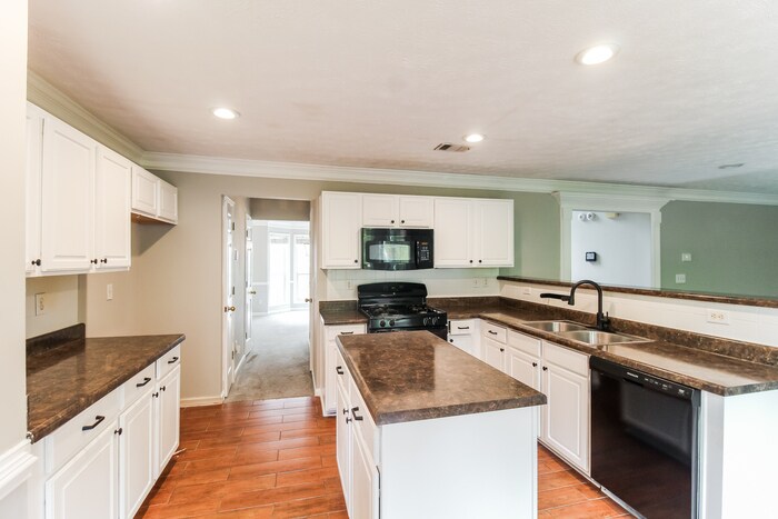 Building Photo - 2074 Riverlanding Cir