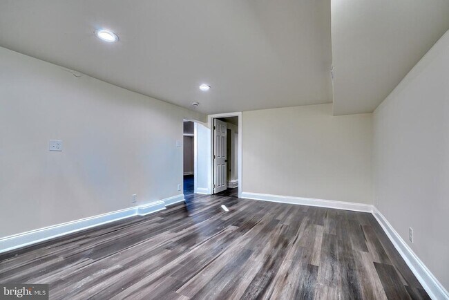 Building Photo - 6504 Rosemont Ave