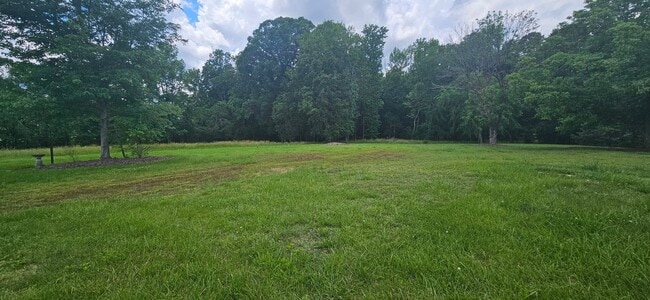 Building Photo - Cozy 2 Bedroom, 1 Bath Home for Rent in Th...