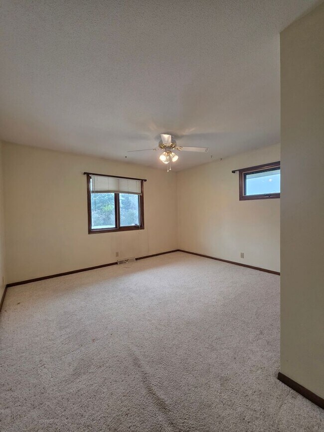 Building Photo - Spacious Four Bedroom Home!