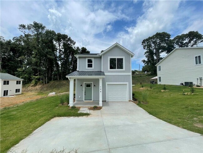 Building Photo - Single Family Home in Seneca!