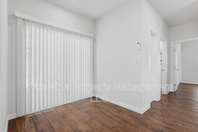 Building Photo - 216 E Fest St