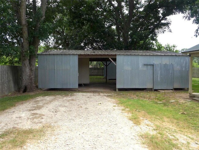 Building Photo - 322 Sabine St