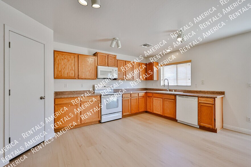 Building Photo - 11627 W Cheryl Dr