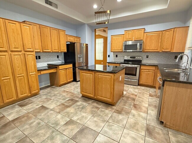 Building Photo - 9786 S La Rosa Dr