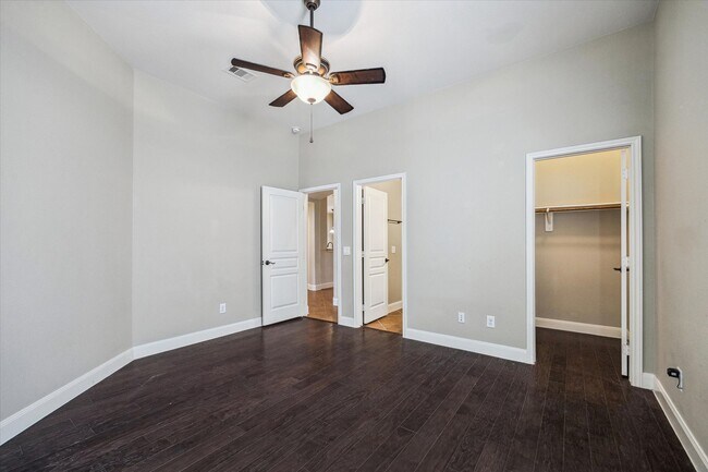 Building Photo - 5902 Chatham Cove