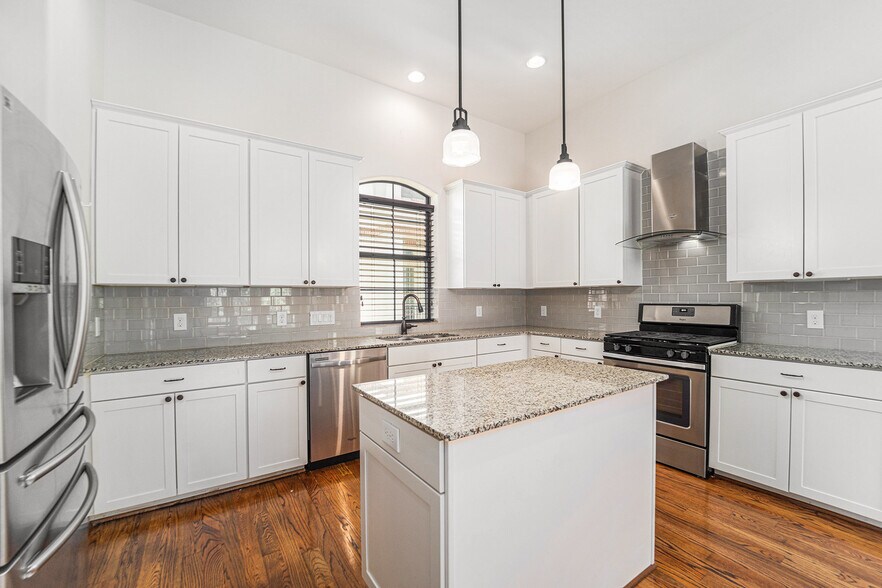 Building Photo - 1404 W 26th St
