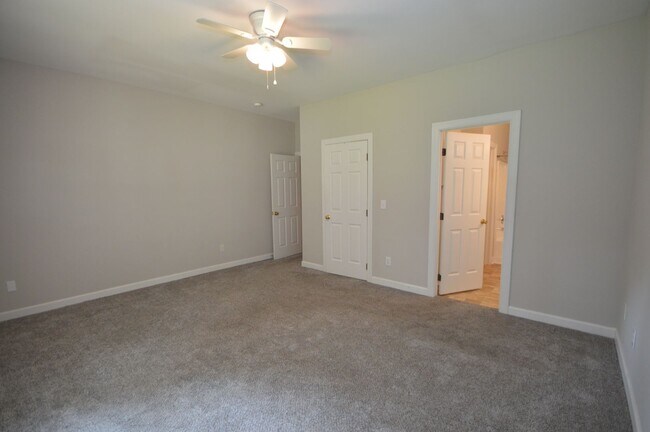 Building Photo - 3319 Philmont Dr