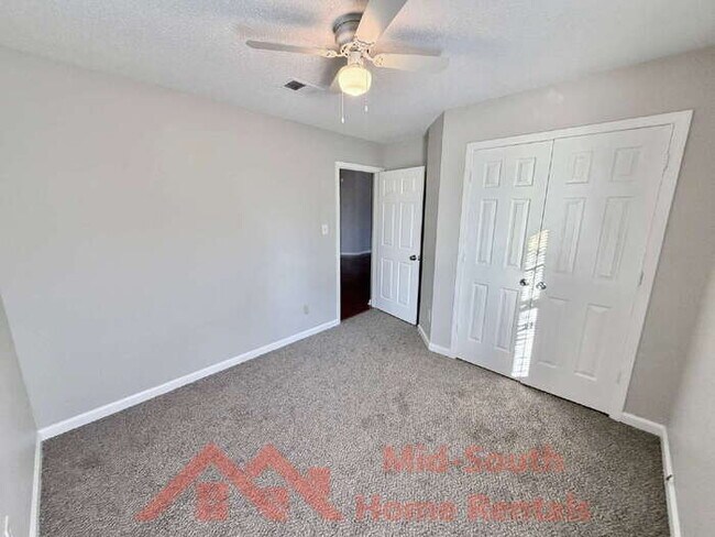 Building Photo - 5827 Hickory Nutt Ln