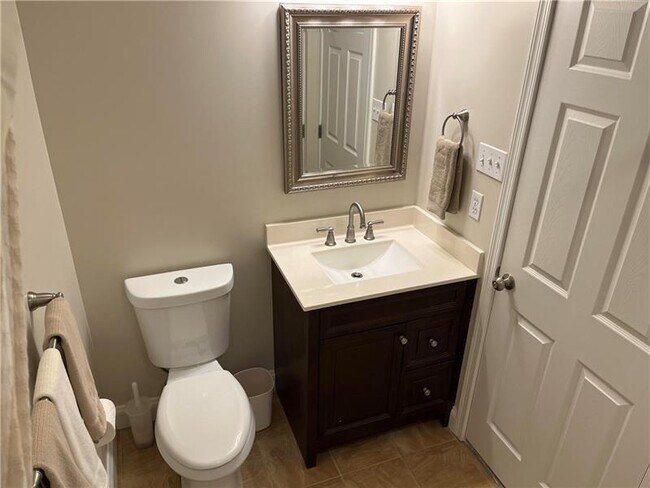 Building Photo - 266 Maple Ridge Dr